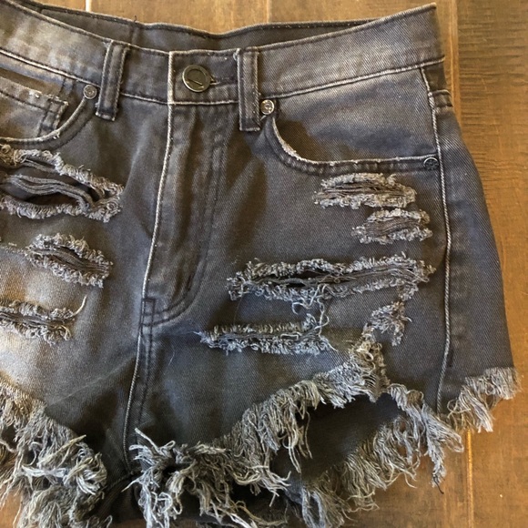 UNIF Shorts - Picture 3 of 4